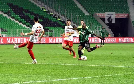 Sakaryaspor, Yeni Malatyaspor'u 5-0 Yendi