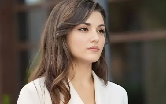 Dünyaca ünlü dergiye kapak olan Hande Erçel'i hayranları tanıyamadı