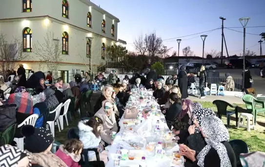 Sultangazi Belediyesi'nin Ramazan Gönül Sofrası Yunanistan'da Kuruldu