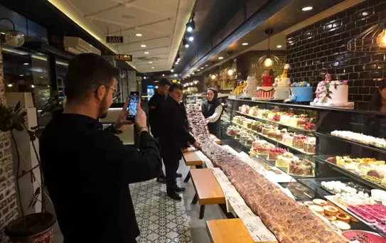 Düzce'de 4 Metre 2 Santimlik Ramazan Pidesi