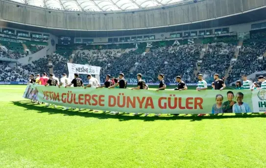 Bursaspor, 'Yetim Gülerse Dünya Güler' Projesi ile Çocuklara Moral Verdi
