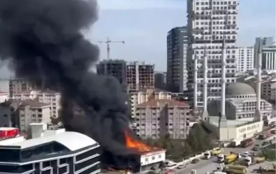 Esenyurt'ta Kültür Evi'nde Yangın