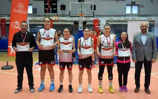 Manisa'da 3x3 Basketbol Turnuvası Sonuçlandı