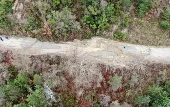 Çatalzeytin'de Heyelan Yol Çöktürdü
