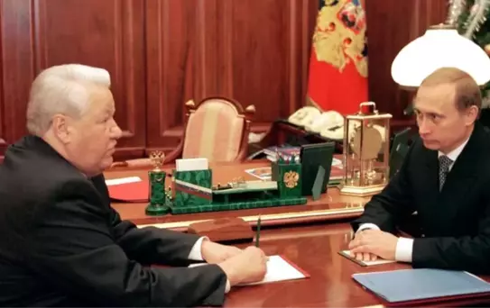 Yeltsin'in İstifası ve Putin'in Yükselişi