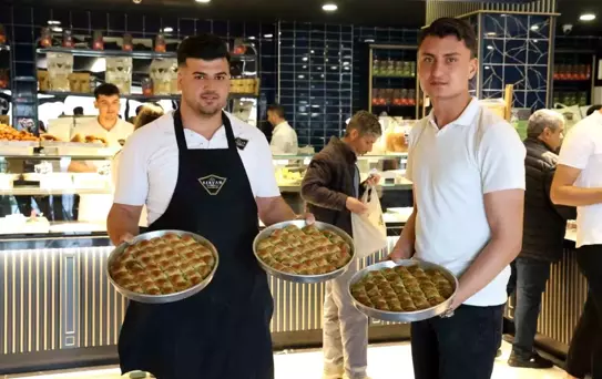 Kahramanmaraş'ta Bayram Tatlıları Yoğun İlgi Görüyor