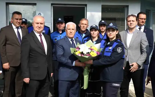 Bursa Büyükşehir Belediye Başkanı Bozbey, Bayramda Görevdeki Çalışanları Ziyaret Etti