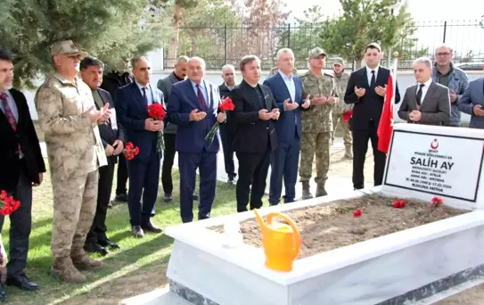 Ramazan Bayramında şehitlik ve mezarlık ziyaret edildi