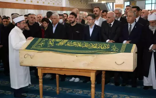 Mustafa Kayhan Son Yolculuğuna Uğurlandı