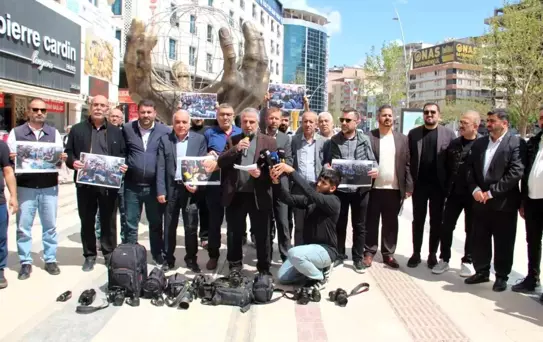 Gazeteciler Gazze'deki Saldırılara Protesto Düzenledi