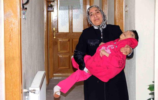 Engelli Kızına Tek Başıyla Bakan Baba