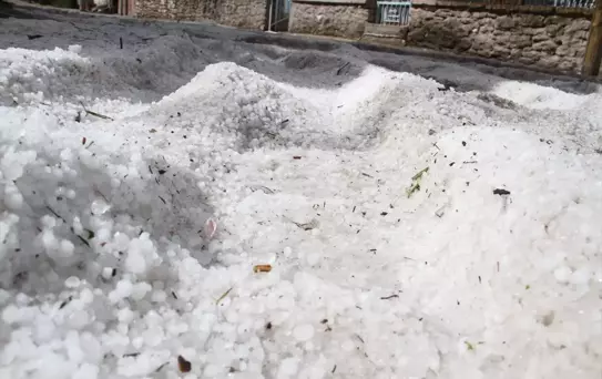 Beyşehir'de Sağanak ve Dolu Etkili Oldu