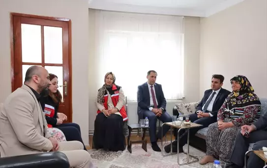 Bilecik Valisi Aygöl şehit ailesini ziyaret etti