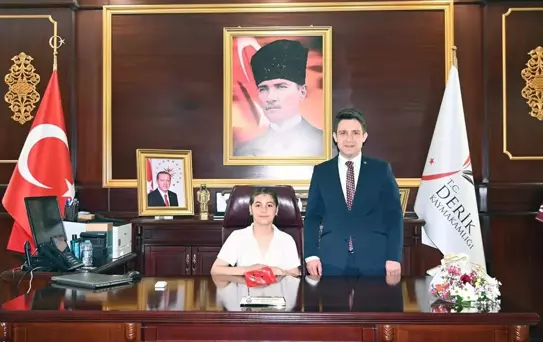 Kaymakam'dan Öğrenciye Sürpriz Doğum Günü