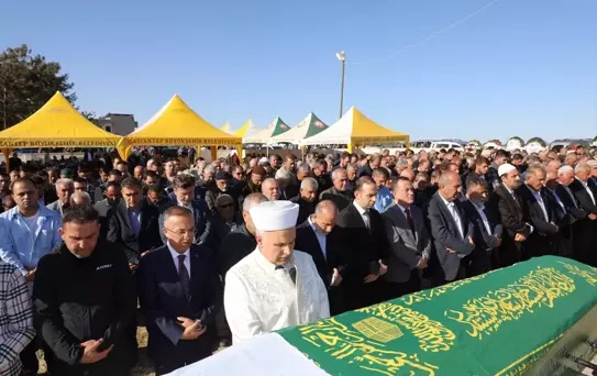 EPDK Başkanı Yılmaz'ın Annesi Toprağa Verildi