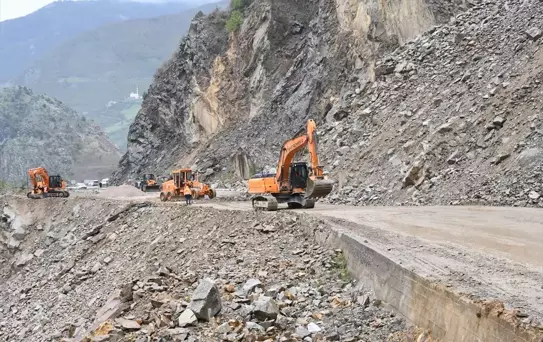 Gümüşhane-Giresun Yolu Kontrollü Olarak Açıldı