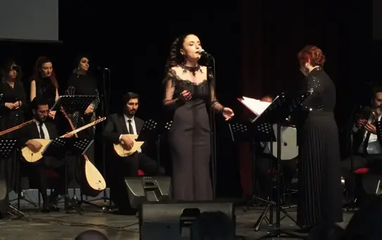 Sivas'ta Kadınlardan Türkü Konseri