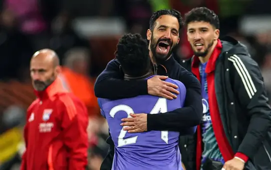 9 gollü çılgın maç! Manchester United'tan tarihi geri dönüş
