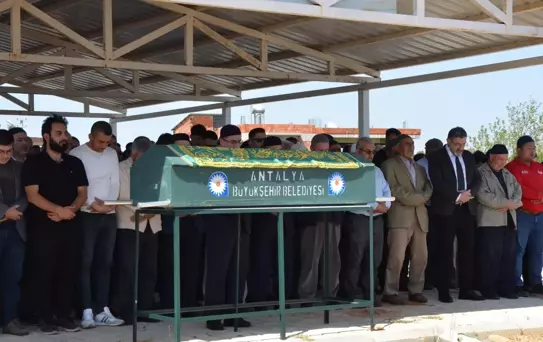 Mühendis Ahmet Demir'in Cenazesi Antalya'da Toprağa Verildi
