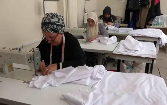İyidere'de Öğrencilere Ücretsiz Kıyafet Dikişi