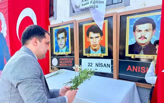 29 yıl önce şehit edilen öğretmenler anıldı