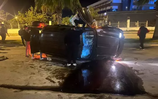 Manavgat'ta Otomobil Devrildi