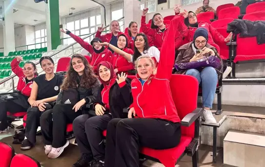Erzurum Kız Yurdu Voleybol Takımı Bölge İkincisi Oldu