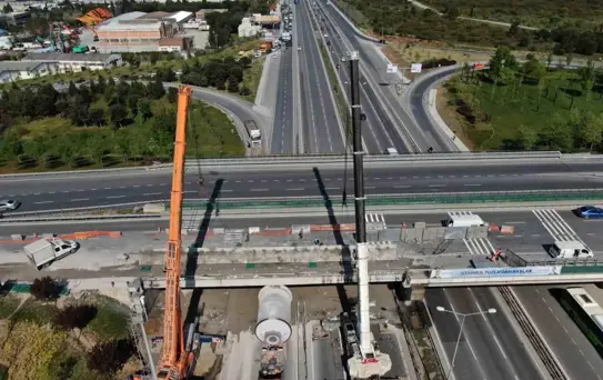 Tuzla'da Tır Sıkıştı, E5 Trafigi Kitlendi