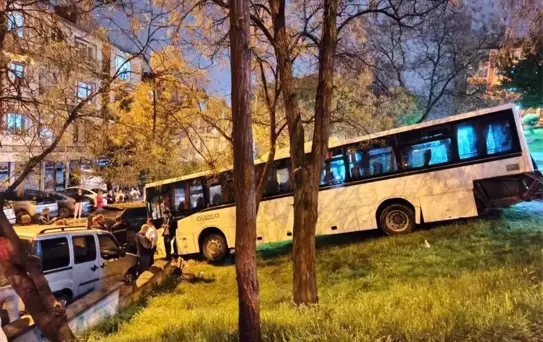Etimesgut'ta Otobüs Parka Daldı