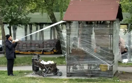 İstanbul'da Deprem Sonrası Parkta Uyuyanlar