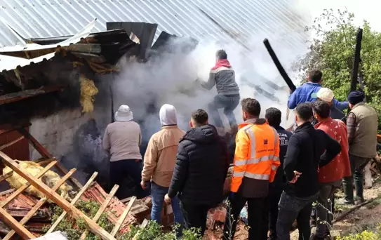 Yozgat'ta Ahırda Yangın: Vatandaşlar İtfaiyeyi Uyardı