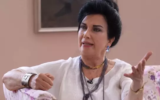 Aşk-ı Memnu dizisinin emektar ismi Zerrin Arbaş görkemli villasının kapıları açtı