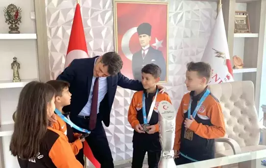 Minik Karatecilerden Kaymakama Ziyaret