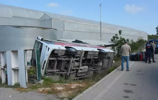 Manavgat'ta Tur Midibüsü Devrildi: 19 Yaralı