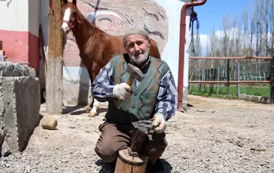 77 Yaşında Seyyar Nalbantlık Yapıyor