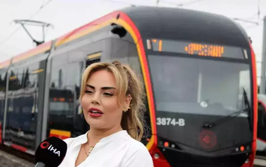 Tramvay Süren Kadın Vatman Emine Taş: 'Her İşi Başaracağımıza İnanıyorum'