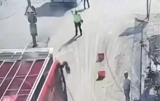 Aracı polisin üzerine süren CHP otobüsünün şoförüne ev hapsi
