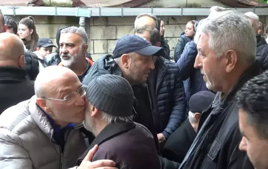 Ünlü oyuncu Serkan Keskin'in annesi vefat etti
