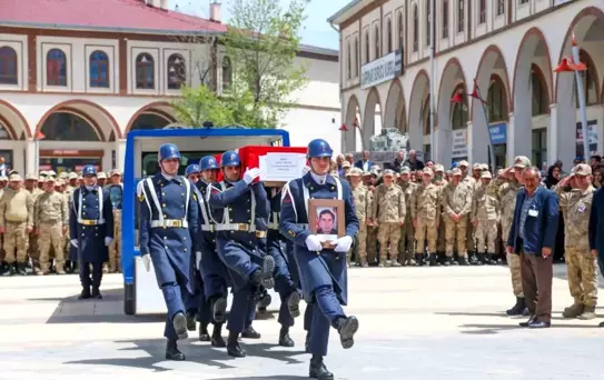 Van'da şehit güvenlik korucusu için tören düzenlendi