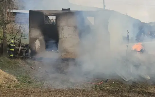 Yusufeli'nde Büyük Yangın: 3 Ev Yandı