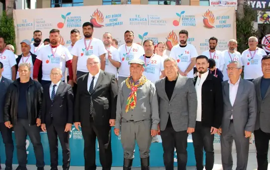 Kumluca'da Acı Biber Yeme Yarışması