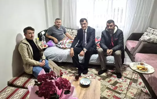 Kütahya Belediye Başkanı Kahveci, İş Kazası Geçiren Çalışanını Ziyaret Etti
