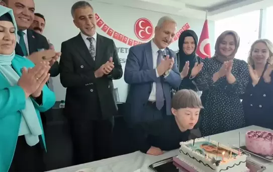 MHP'den Down Sendromlu Mert'e Doğum Günü Kutlaması