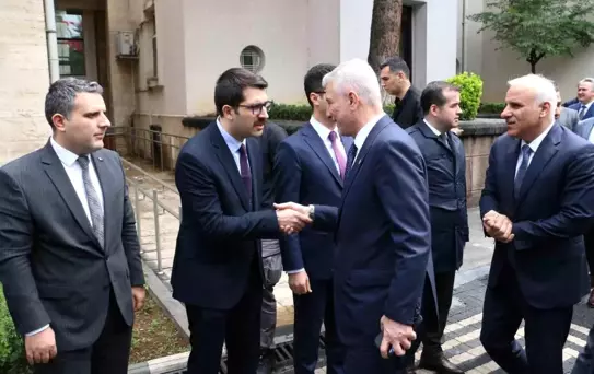Bakan Bolat Diyarbakır'da Ziyaretlerde Bulundu