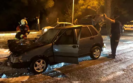 Ayvalık'ta Park Halindeki Araçta Yangın