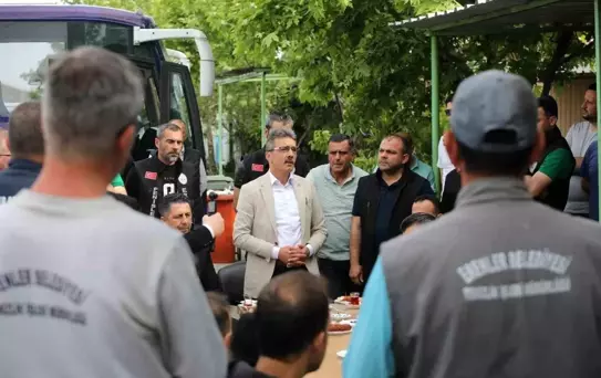 Erenler Belediye Başkanı Dinç, Temizlik Ekiplerine Teşekkür Etti