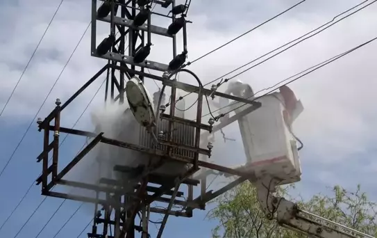 Bafra'da Elektrik Trafosunda Yangın Kontrol Altına Alındı