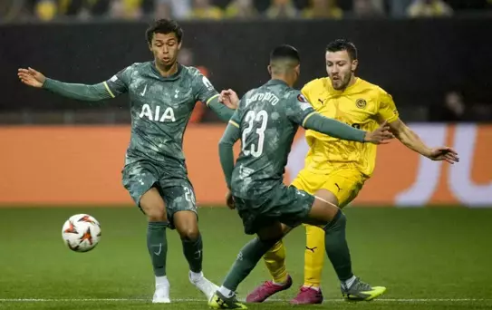 Manchester United ve Tottenham Finalde