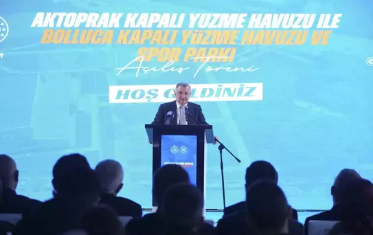 Bakan Bak, Arnavutköy'deki kapalı yüzme havuzlarının açılışına katıldı
