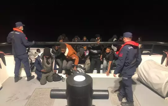 Dikili Açıklarında 28 Düzensiz Göçmen Yakalandı